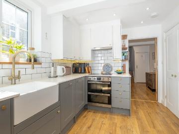 Byrne Road, London SW12, 2 bed flat to rent, £3,000 pcm | PrimeLocation
