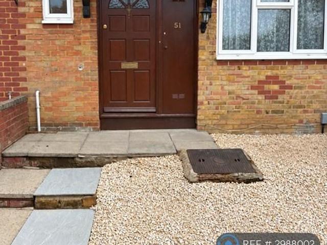 Byron Avenue, Borehamwood, WD6 3 bed terraced house to rent £2,100 pcm £485 pw
