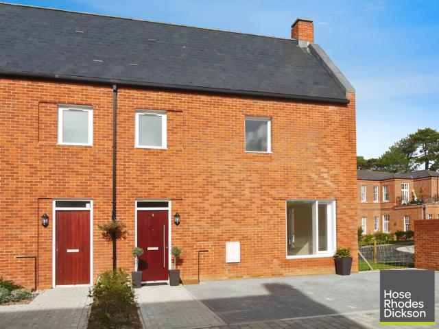 Byron Court, Whitecroft Park. 2 bed house to rent £1,300 pcm £300 pw