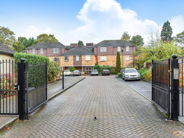 Byron Court, Windsor SL4, 2 bed flat to rent, £1,500 pcm | PrimeLocation