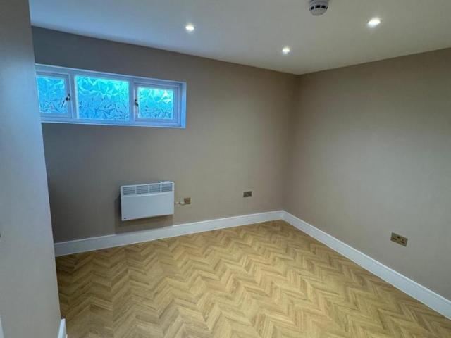 Byron Close, Walton on Thames, KT12 1 bed in a house share to rent £950 pcm £219 pw