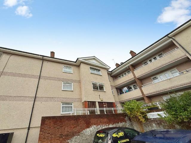 Byron Road, Chelmsford, CM2 2 bed flat to rent £1,250 pcm £288 pw