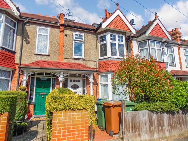 Byron Road, Harrow Weald, Harrow HA3, 2 bed maisonette to rent, £1,600 pcm | PrimeLocation