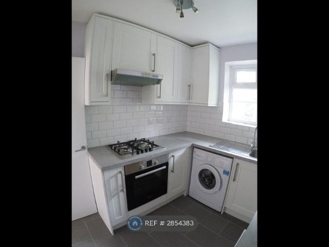 Byron Road, Harrow HA1, 2 bed flat to rent, £1,800 pcm | PrimeLocation