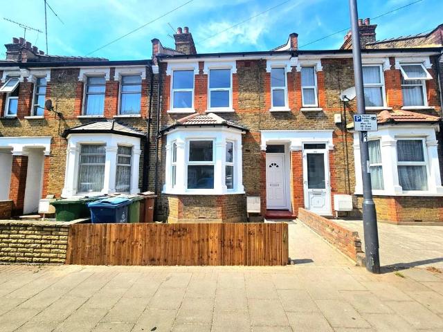 Byron Road, Wealdstone 3 bed terraced house to rent £2,300 pcm £531 pw