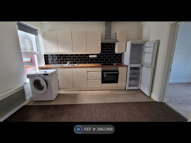 Byron St, Swindon SN1, 2 bed flat to rent, £895 pcm | PrimeLocation
