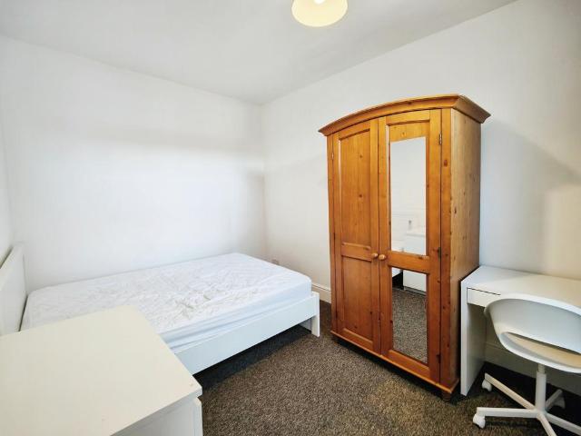 Byron Street, Northampton. 4 bed terraced house to rent £550 pcm £127 pw