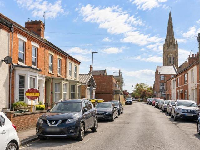 Byron Street, NORTHAMPTON, NN2 4 bed house to rent £1,350 pcm £312 pw
