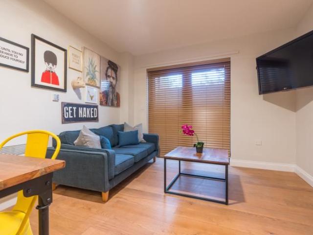 Byron Street, Newcastle NE2, 2 bed flat to rent, £802 pppm | PrimeLocation