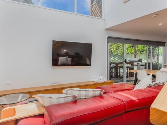 Byron Sunrise – 4 BR retreat with heated pool