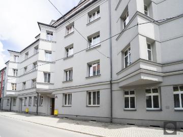 Przestronne 3 pokojowe mieszkanie na parterze w centrum Bytomia
