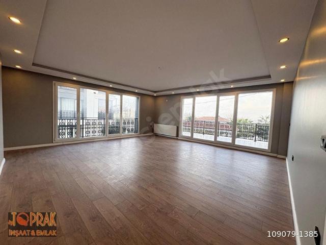 ByTOPRAK'TAN YEDİTEPE 7+ PLUS SİTESİNDE 1. KAT 3+1 190m2 KİRALIK DAİRE.