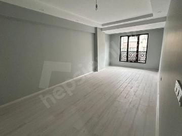 ByTOPRAK'TAN Çırpıcı'da Cadde Üzerinde Tramvaya Yakın Konumda Pazarın Kurulduğu Bölgede 3+1 110m2.