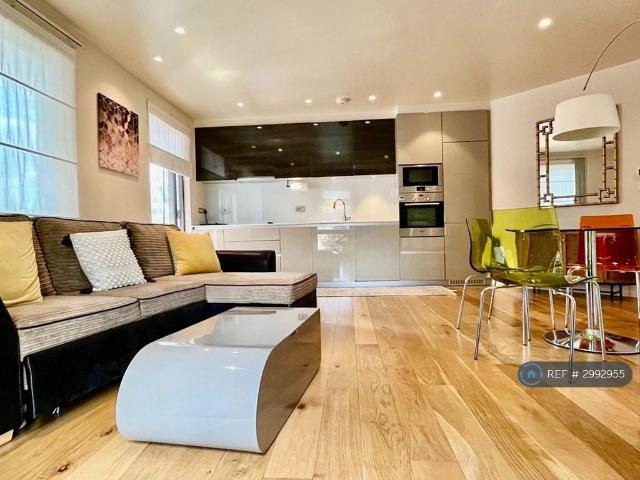 Bywell Place, Newham, London, E16 2 bed flat to rent £2,350 pcm £542 pw