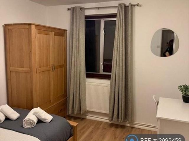 Bywood, Bracknell, RG12 4 bed end of terrace house to rent £2,400 pcm £554 pw