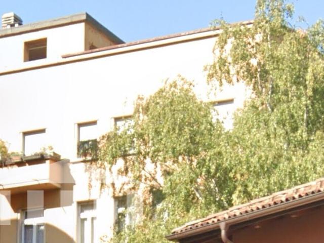 BZ M W01021 Grande appartamento in Piazza della Vittoria nel cortile con balcone