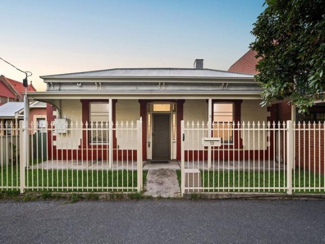 C1880 City Fringe Cottage with its Sights Set Much Higher
