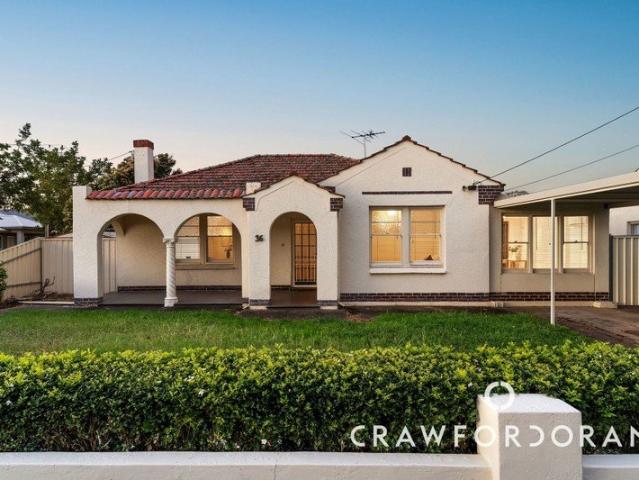 C1940s Art Deco Classic with a Corner Perspective & Future Perks