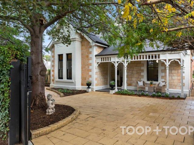 C1900 VILLA WITH SOPHISTICATION, SCALE & STATUS WORTHY OF ITS PRESTIGIOUS ST. PETERS POCKET