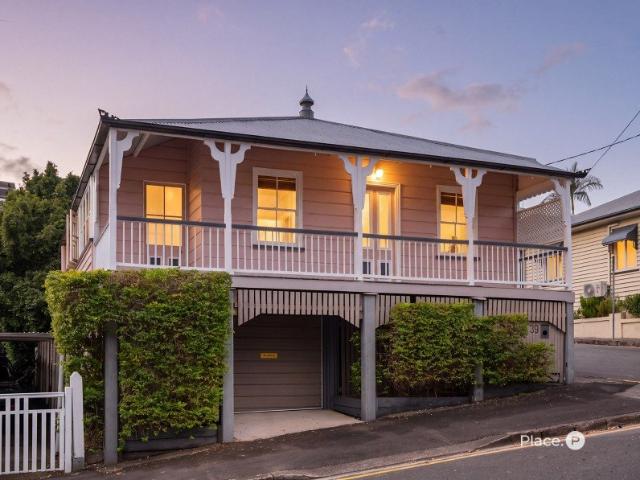 c1910 Workers Cottage in the Heart of Petrie Terrace