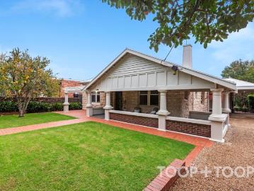 C1920'S RETURN VERANDAH BUNGALOW WITH ARCHITECTURAL EXTENSION, GRAND GROUNDS & POOLSIDE PRIVILEGES