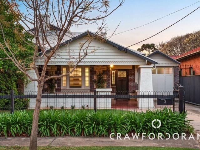 C1932 Beautiful Bungalow Character Set in Stone