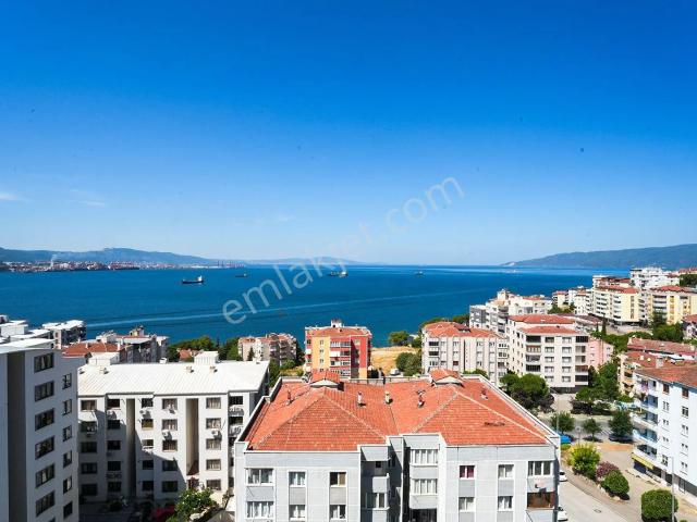 C21 Cius  Yıldırım Sitesi'nde Deniz Manzaralı Eşyalı 3+1 Ara Kat Daire