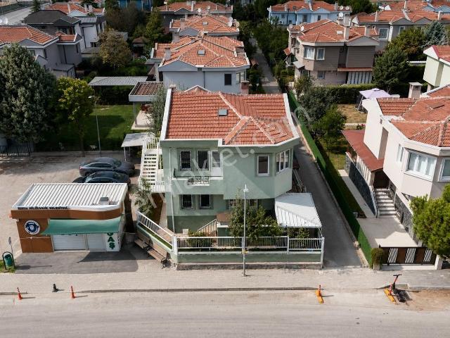 C21 Cius  Altınşehir'de Ana Yola Cephe Bahçeli Müstakil Villa