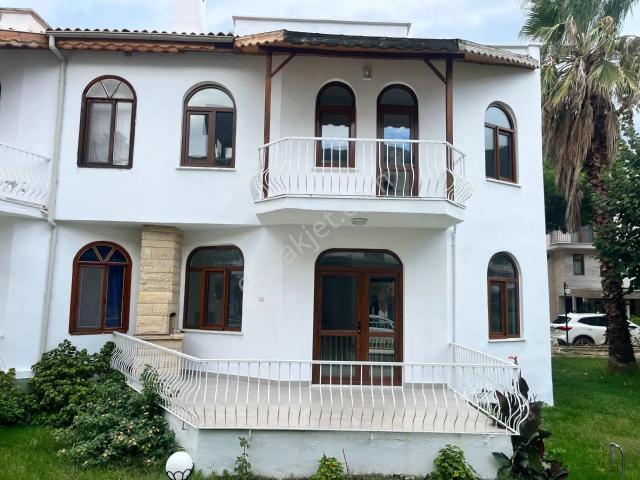 C21 Cius  Armutlu kapaklı Site İçerisinde Kiralık Villa