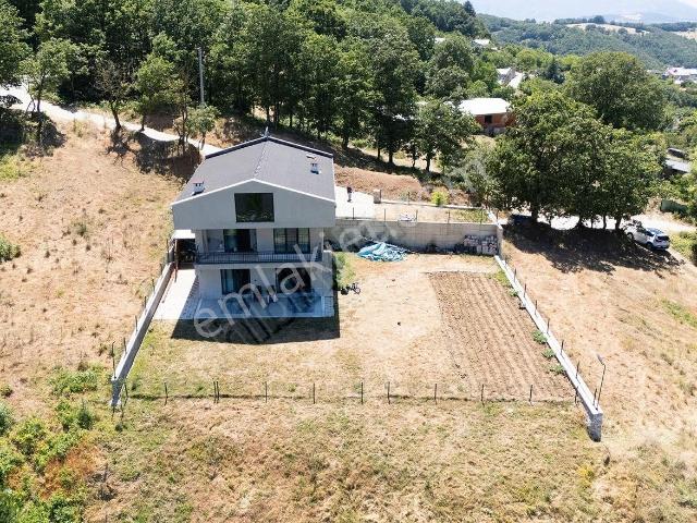 C21 Cius güvenli Köyünde Göl Ve Körfez Manzaralı Tripleks Villa
