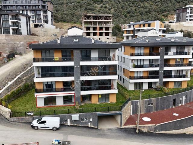 C21 Cius  Havuzlu Site İçerisinde Deniz Manzaralı Geniş Bahçeli