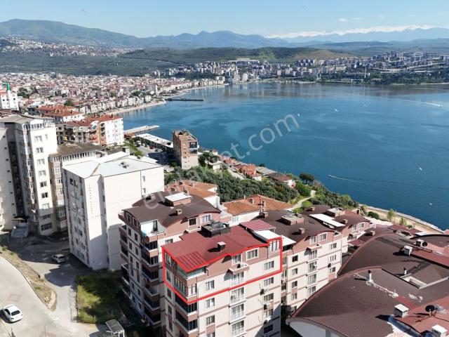 C21 Cius iki Ayrı Daire Şeklinde Deniz Manzaralı Satılık Dubleks