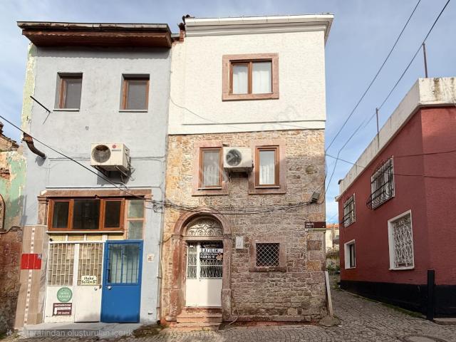 C21 Bal’dan Ayvalık’ta Satılık 3 Katlı taş 4+1 Rum Evi