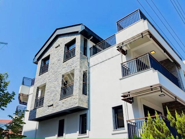 C21 Bal'dan Atatürk Mahallesinde Asansörlü 4 Katlı Lüks Villa