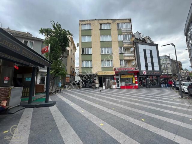 C21 Bal'dan Çarşıda İncirli Cami Yanı Ara Kat 2+1 Kiralık Daire