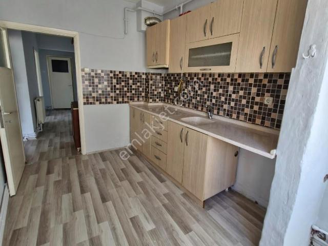 C21 Bal'dan Çarşıya Yakın Hacı İsmail Mah. 3+1 Ara Kat Kiralık