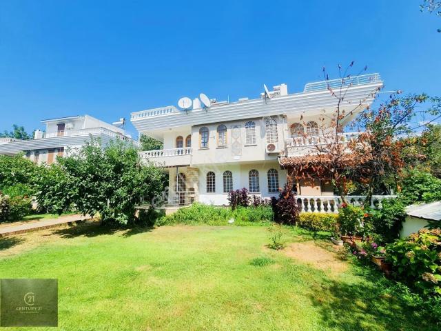 C21 Trust | Erdek Erenler Sitesinde Denize Yakın Tripleks Villa