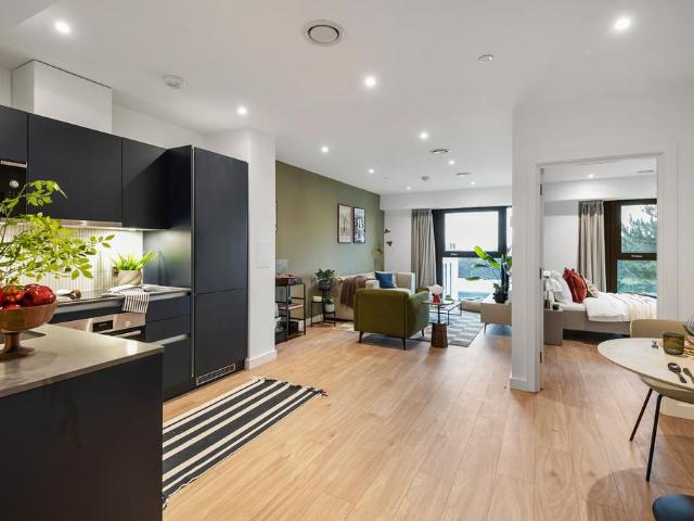 C2301a 1, Kemp Porter Buildings, 145. 2 bed apartment to rent £3,500 pcm £808 pw