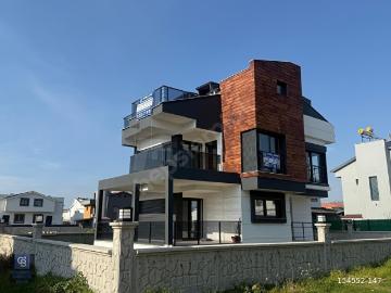 C.B. ROUTE Dikili'de Satılık Özel Tasarım Sıfır Lüks 6+1 Villa