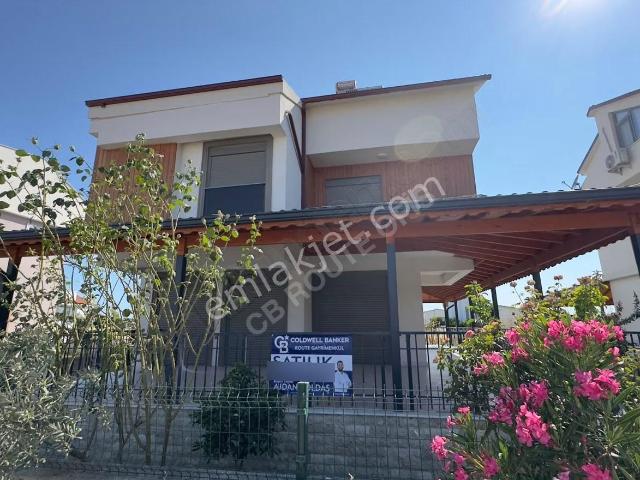 C.b. Route | Salihler Mah. | Geniş Bahçeli, Verandalı 5+1 Villa
