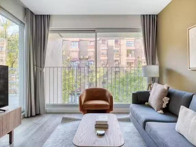 C. de Carmen Cobeña, Las Acacias 2 Bedroom 2 Bath