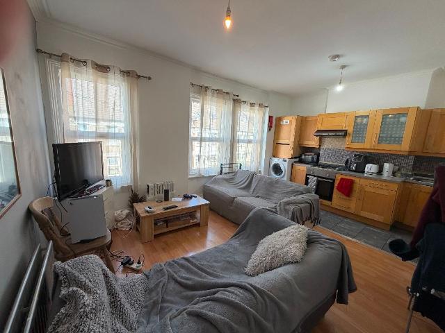 C Gilbey Road, London SW17, 3 bed flat to rent, £2,545 pcm | PrimeLocation
