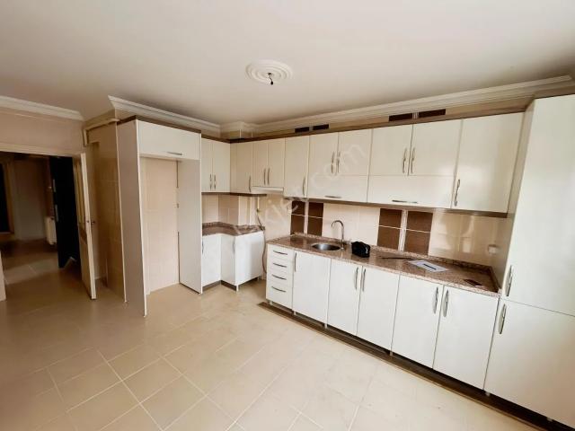C.k'dan | Selçuklu Mahallesinde Yapılı 3+1 Kiralık Daire