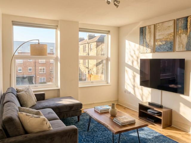 c Peveril Street 1 Bed Ex Bills. 1 bed flat to rent £875 pcm £202 pw