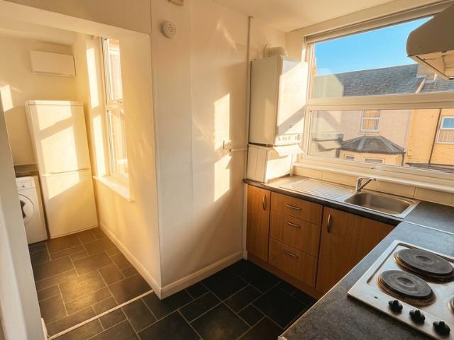 c Peveril Street 2 Bed Bills Inc. 2 bed flat to rent £1,248 pcm £288 pw