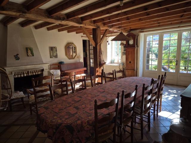Corps de Ferme avec plusieurs maisons et nombreuses dépendances