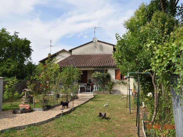 CŒUR DE ST ASTIER Marché à pieds – 81 350 euros FAI