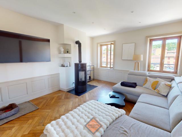 Cœur village Chatillon d’Azergues Appartement 92 m2 refait à neuf et pierres dorées terrasse 5m2
