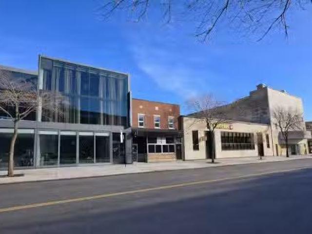 C 4557 Av. Papineau, Montréal Le Plateau Mont Royal, QC, H2H.