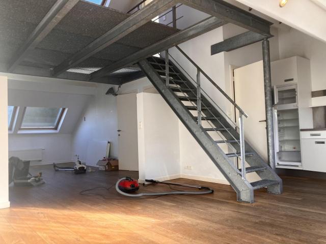 CC / Schuman – Bright 1 Bedroom Duplex 70 m2 with Terrace